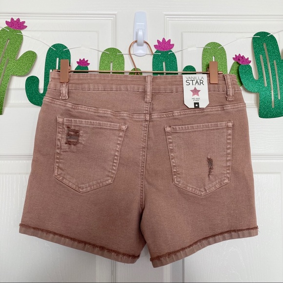 NWT Vanilla Star Mid Rise Blush Distressed Shorts - Picture 2 of 9